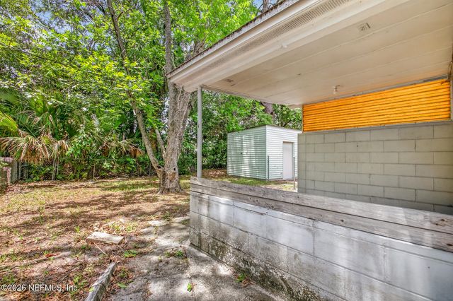 1640 CHATEAU Drive, Jacksonville, FL 32221