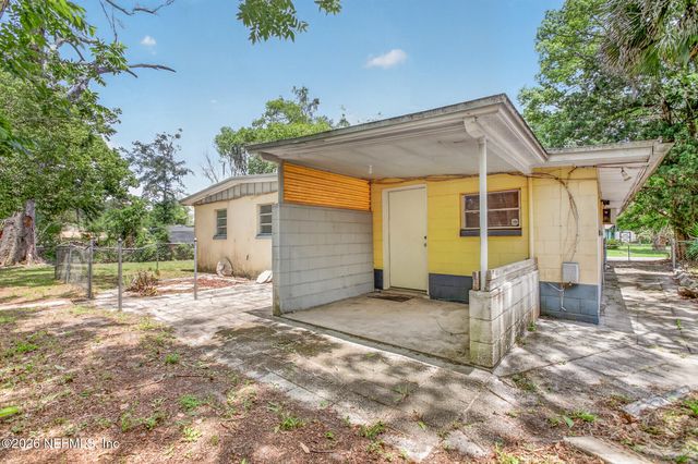 1640 CHATEAU Drive, Jacksonville, FL 32221