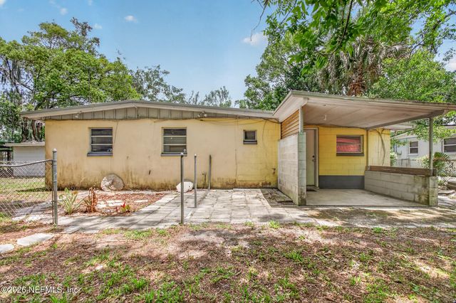 1640 CHATEAU Drive, Jacksonville, FL 32221