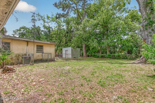 1640 CHATEAU Drive, Jacksonville, FL 32221