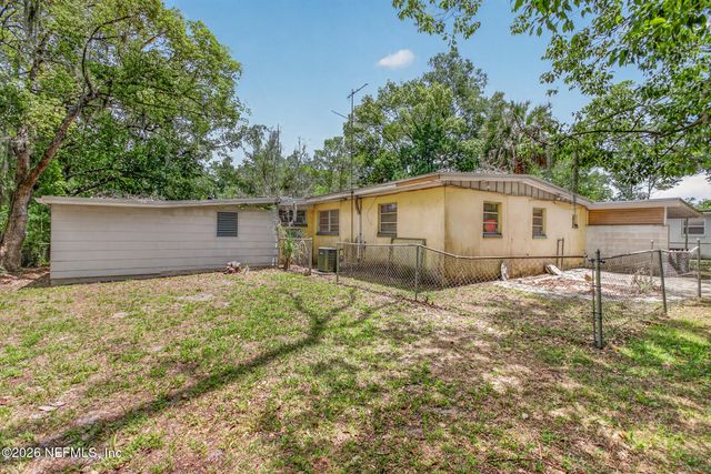 1640 CHATEAU Drive, Jacksonville, FL 32221