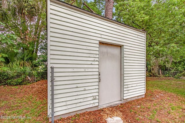 1640 CHATEAU Drive, Jacksonville, FL 32221