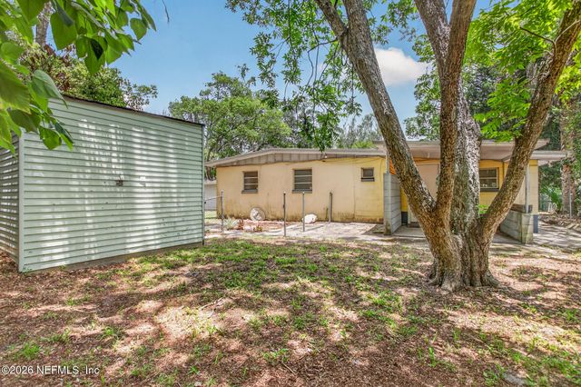 1640 CHATEAU Drive, Jacksonville, FL 32221