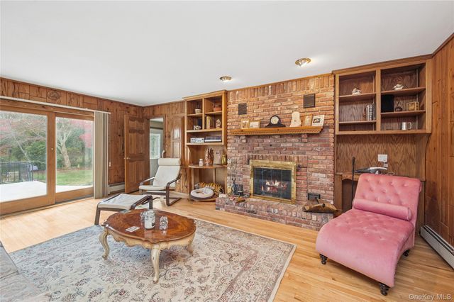 12 Briarwood Court, Head Of The Harbor, NY 11780