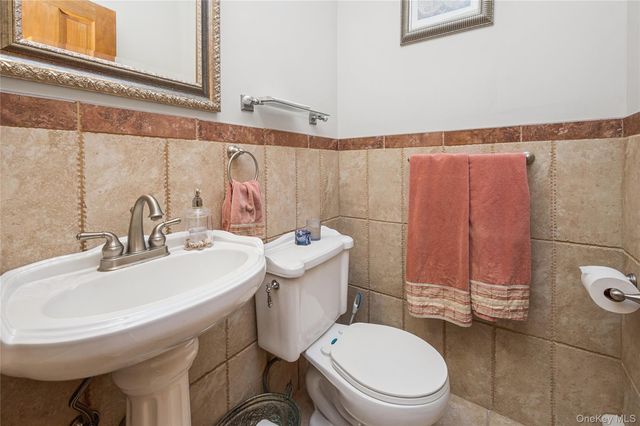 12 Briarwood Court, Head Of The Harbor, NY 11780