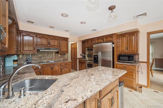 12 Briarwood Court, Head Of The Harbor, NY 11780