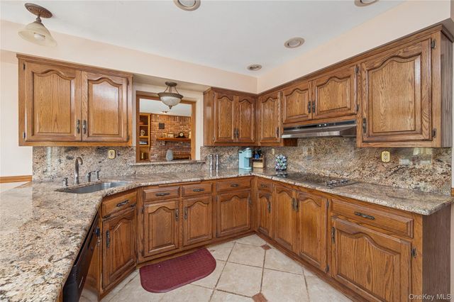 12 Briarwood Court, Head Of The Harbor, NY 11780