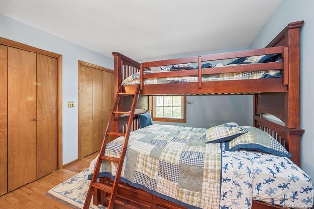 12 Briarwood Court, Head Of The Harbor, NY 11780