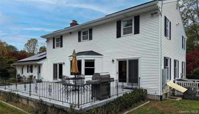 12 Briarwood Court, Head Of The Harbor, NY 11780