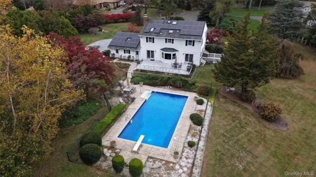 12 Briarwood Court, Head Of The Harbor, NY 11780