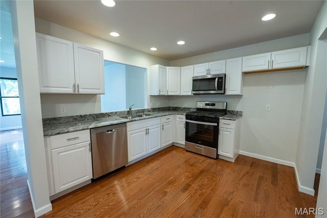 6903 Singingwood Lane, Oakville, MO 63129