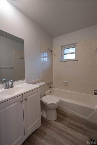 6903 Singingwood Lane, Oakville, MO 63129