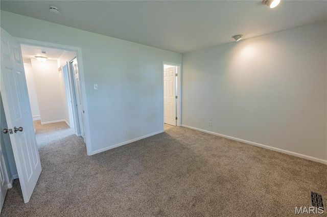 6903 Singingwood Lane, Oakville, MO 63129