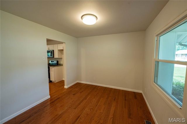 6903 Singingwood Lane, Oakville, MO 63129