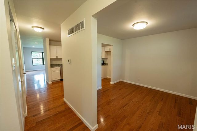 6903 Singingwood Lane, Oakville, MO 63129