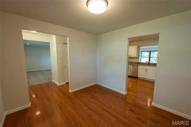 6903 Singingwood Lane, Oakville, MO 63129