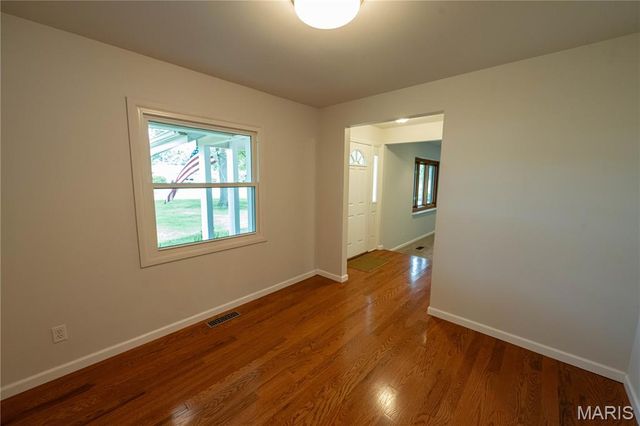 6903 Singingwood Lane, Oakville, MO 63129