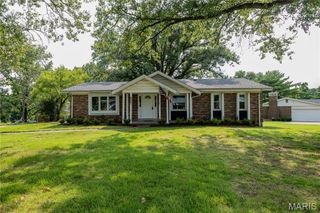 6903 Singingwood Lane, Oakville, MO 63129