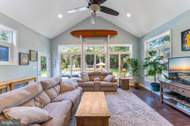 11 LAUREL RIDGE RD, Ocean View, NJ 08230