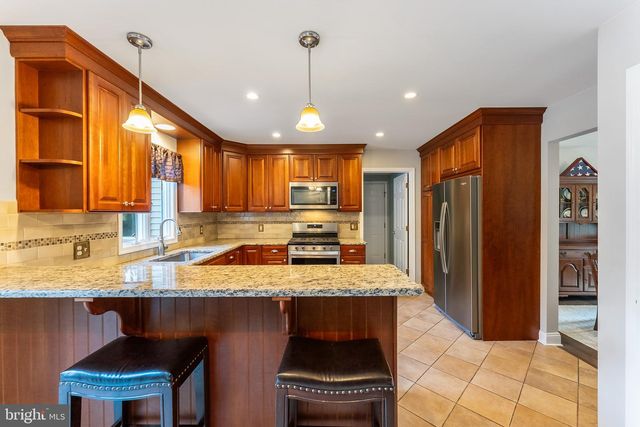 11 LAUREL RIDGE RD, Ocean View, NJ 08230