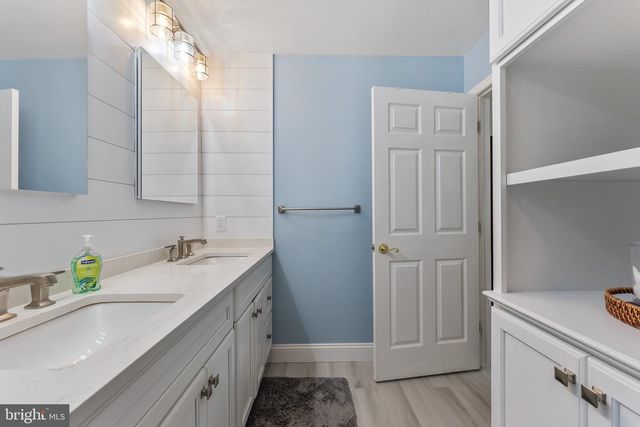 11 LAUREL RIDGE RD, Ocean View, NJ 08230