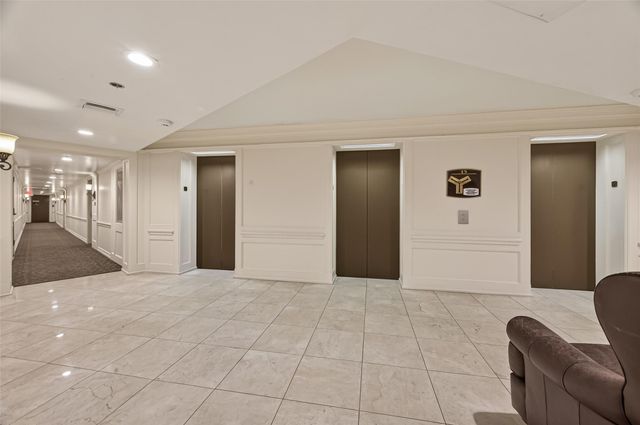 3525 Sage Road 1305, Houston, TX 77056