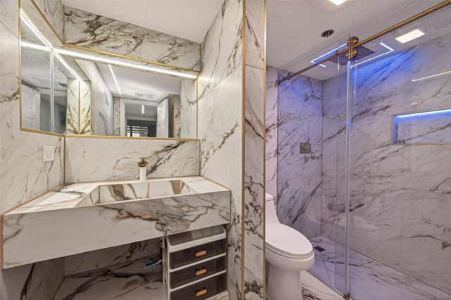 3525 Sage Road 1305, Houston, TX 77056