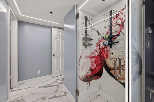 3525 Sage Road 1305, Houston, TX 77056