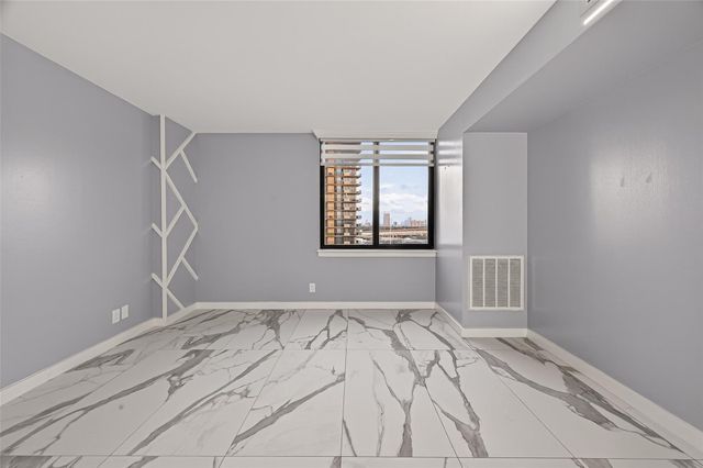 3525 Sage Road 1305, Houston, TX 77056