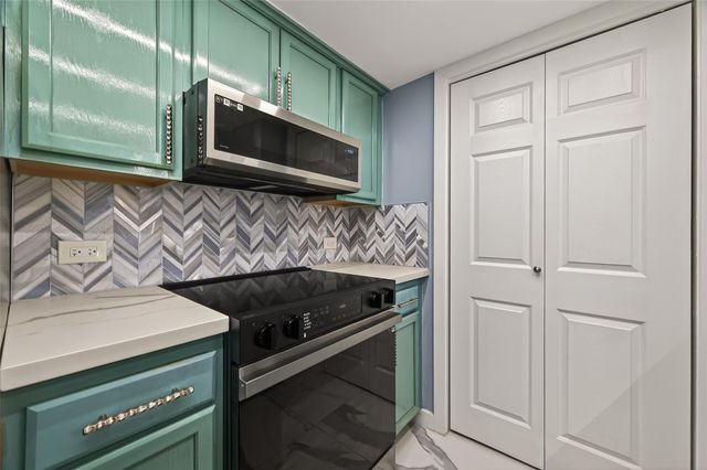 3525 Sage Road 1305, Houston, TX 77056