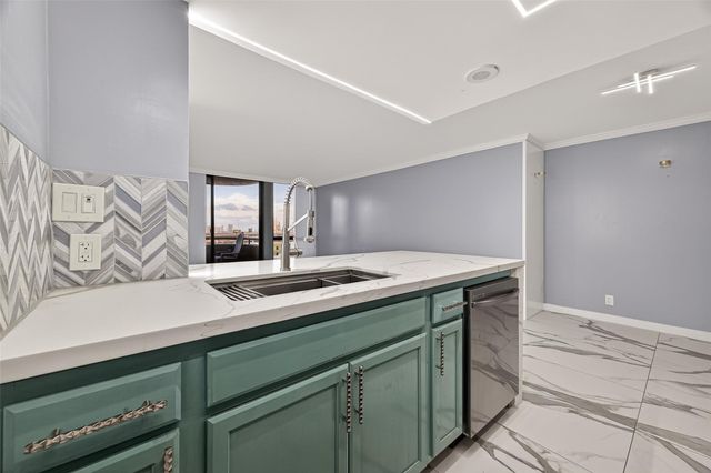 3525 Sage Road 1305, Houston, TX 77056