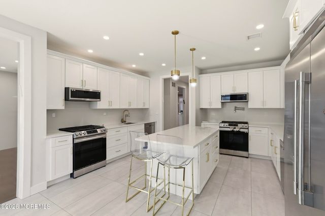 20 Blue River Way, Lakewood, NJ 08701