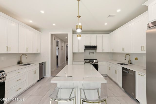 20 Blue River Way, Lakewood, NJ 08701