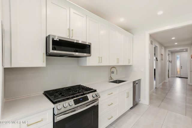 20 Blue River Way, Lakewood, NJ 08701