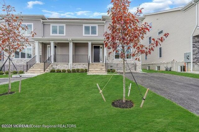 20 Blue River Way, Lakewood, NJ 08701