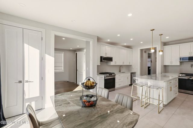 20 Blue River Way, Lakewood, NJ 08701