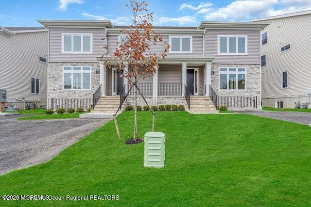 20 Blue River Way, Lakewood, NJ 08701