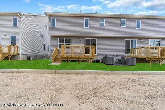 20 Blue River Way, Lakewood, NJ 08701