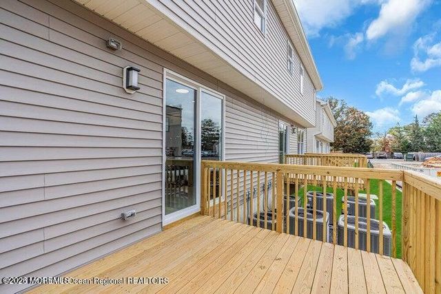 20 Blue River Way, Lakewood, NJ 08701