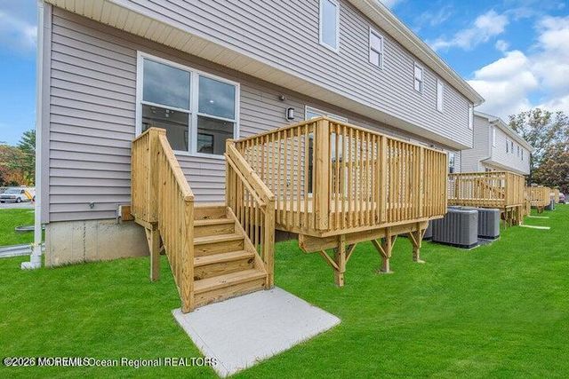 20 Blue River Way, Lakewood, NJ 08701