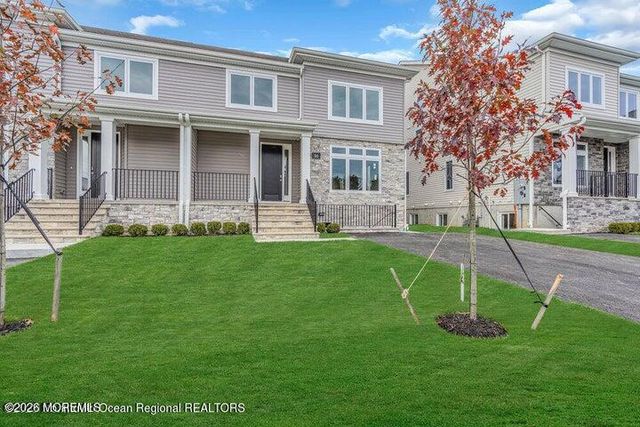 20 Blue River Way, Lakewood, NJ 08701