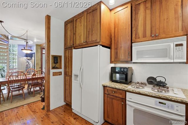 308 Nuthatch Road, Ortonville, MI 48462
