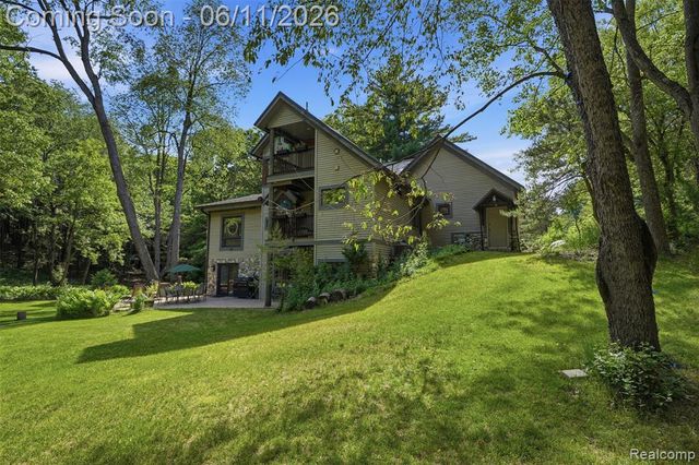 308 Nuthatch Road, Ortonville, MI 48462
