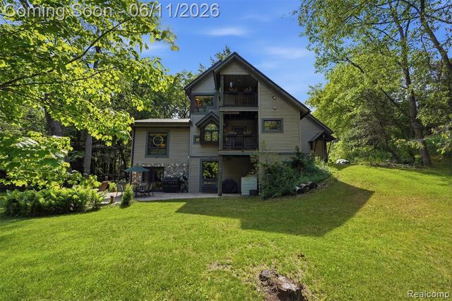 308 Nuthatch Road, Ortonville, MI 48462