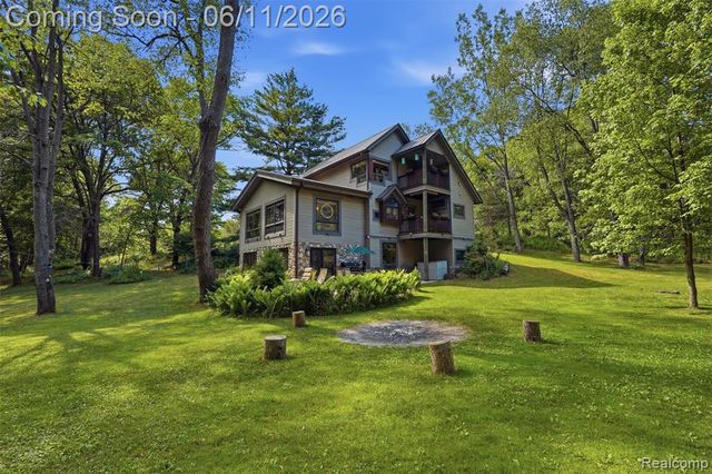 308 Nuthatch Road, Ortonville, MI 48462