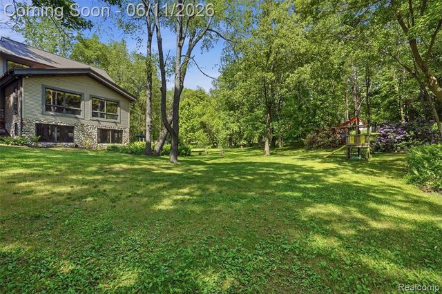 308 Nuthatch Road, Ortonville, MI 48462
