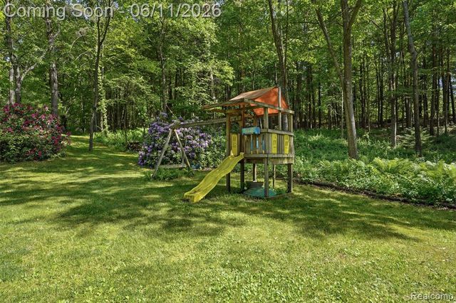 308 Nuthatch Road, Ortonville, MI 48462