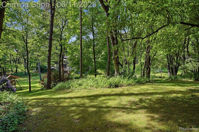 308 Nuthatch Road, Ortonville, MI 48462