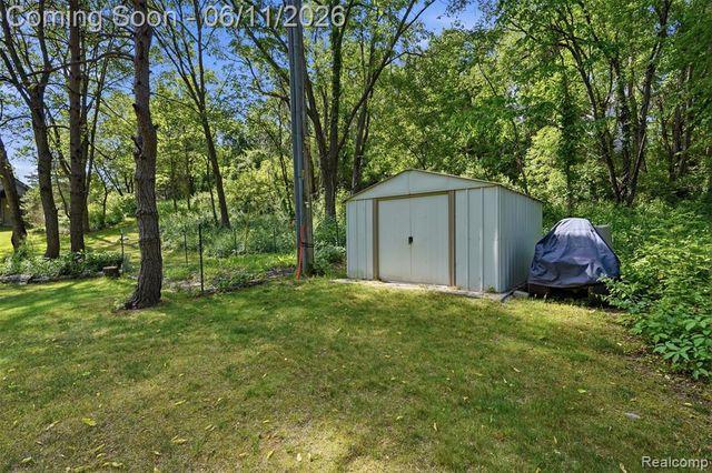 308 Nuthatch Road, Ortonville, MI 48462