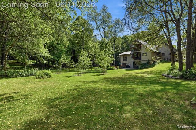 308 Nuthatch Road, Ortonville, MI 48462